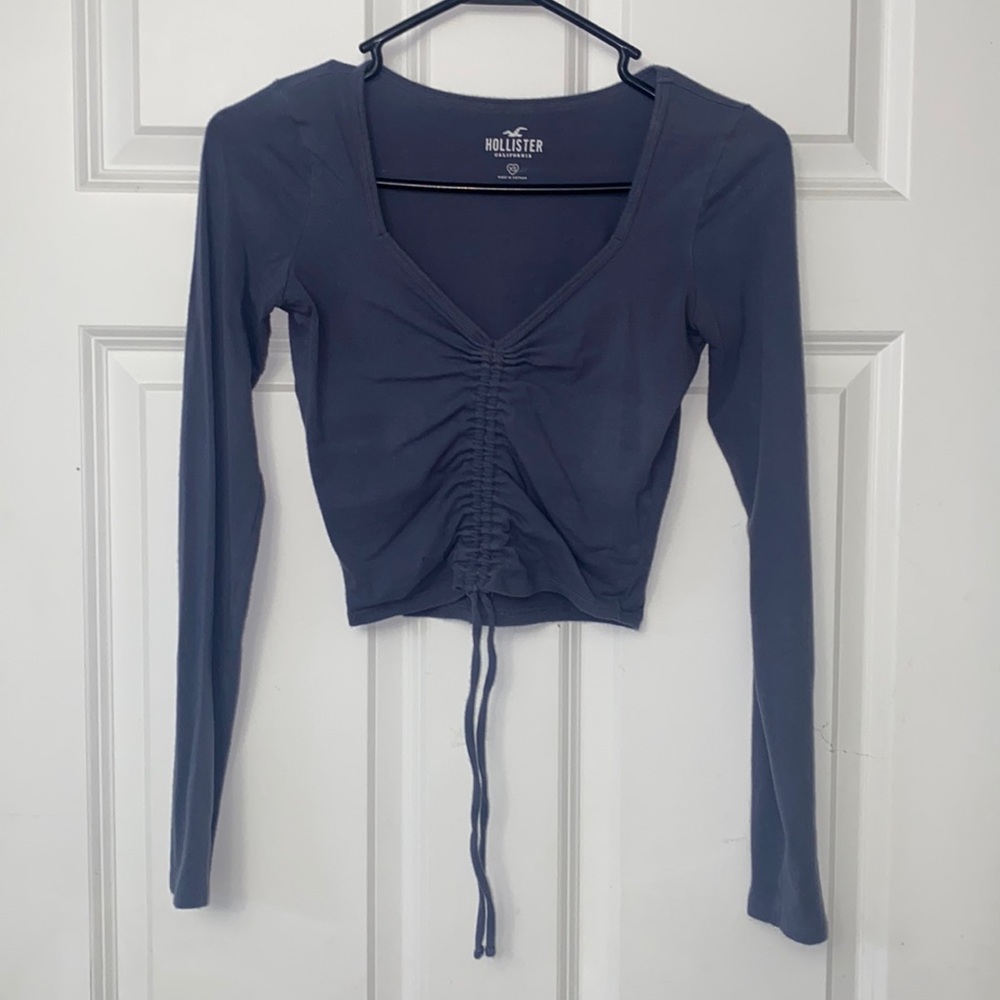 Hollister long sleeve crop top, worn a couple times no rips or holes.